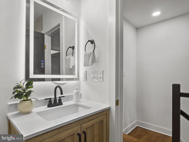 236 DIVISION AVE NE, Washington, DC 20019