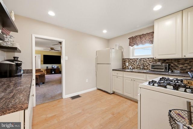 224 E LINWOOD AVE, Maple Shade, NJ 08052