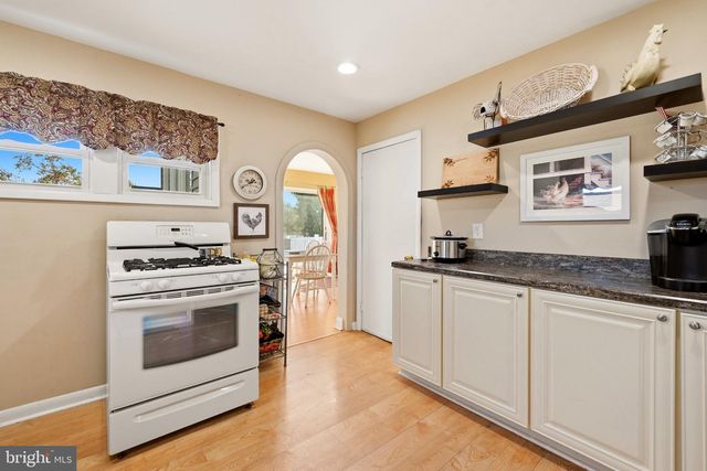 224 E LINWOOD AVE, Maple Shade, NJ 08052