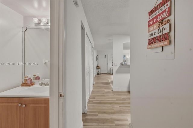 9853 Riverside Dr 8-24, Coral Springs, FL 33071