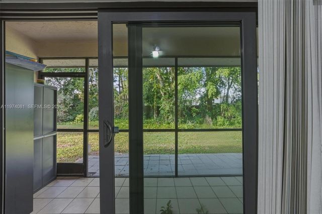 9853 Riverside Dr 8-24, Coral Springs, FL 33071