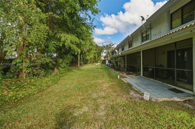 9853 Riverside Dr 8-24, Coral Springs, FL 33071