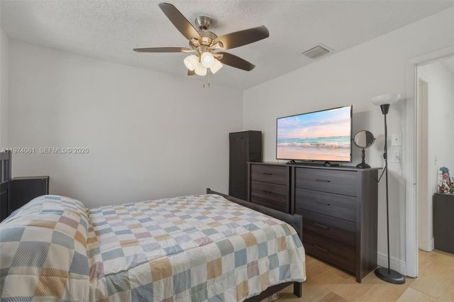 9853 Riverside Dr 8-24, Coral Springs, FL 33071