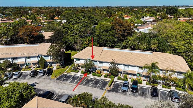 9853 Riverside Dr 8-24, Coral Springs, FL 33071