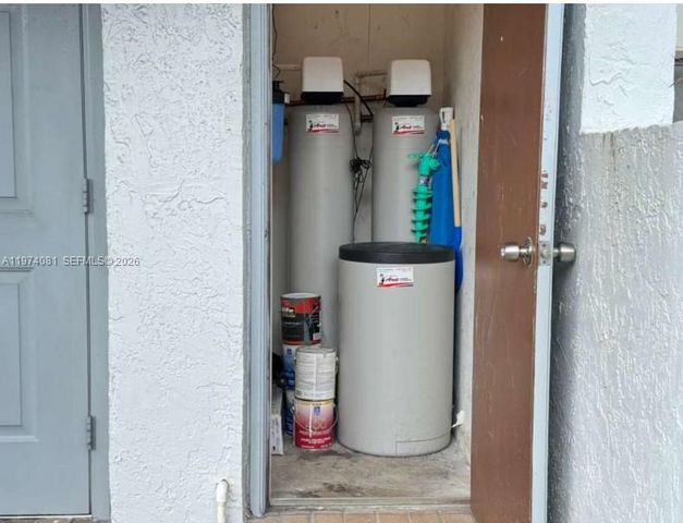 9853 Riverside Dr 8-24, Coral Springs, FL 33071