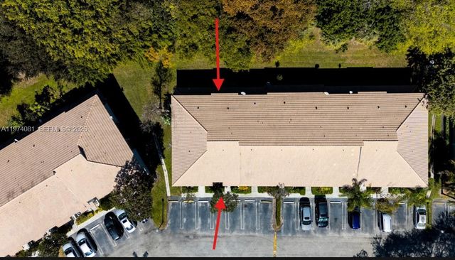 9853 Riverside Dr 8-24, Coral Springs, FL 33071