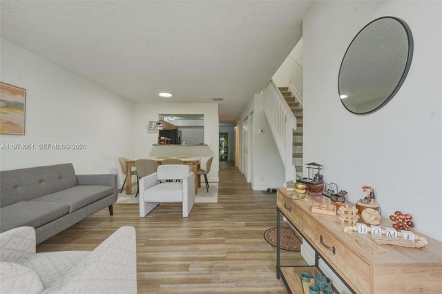 9853 Riverside Dr 8-24, Coral Springs, FL 33071