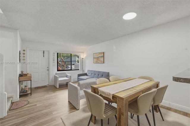 9853 Riverside Dr 8-24, Coral Springs, FL 33071