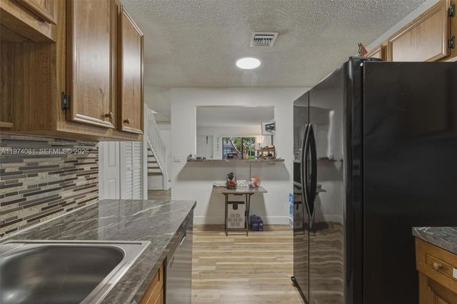 9853 Riverside Dr 8-24, Coral Springs, FL 33071