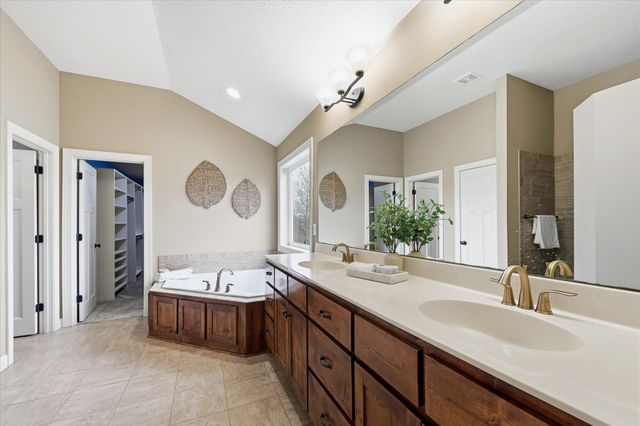 7707 Oxbow Creek Circle N, Brooklyn Park, MN 55445