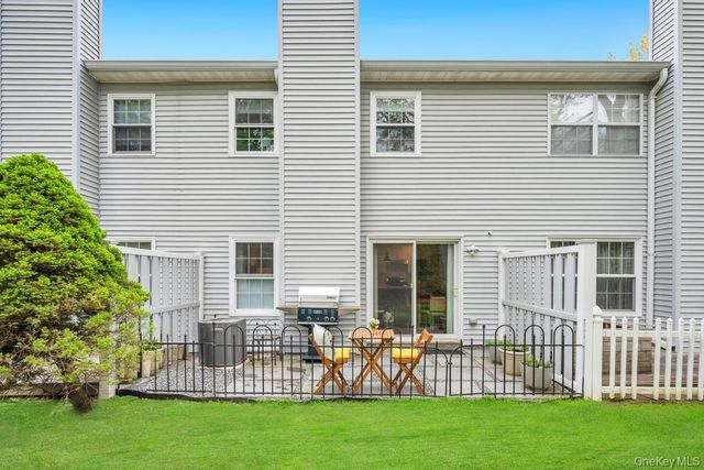 207 Sara Circle, Port Jefferson Station, NY 11776