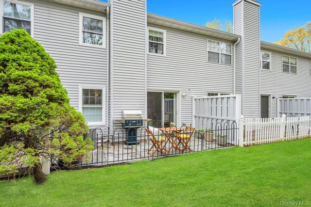 207 Sara Circle, Port Jefferson Station, NY 11776
