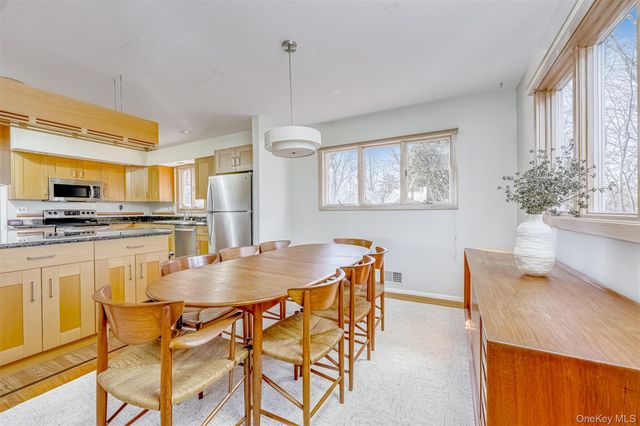 11 Fleetwood Avenue, Chestnut Ridge, NY 10977