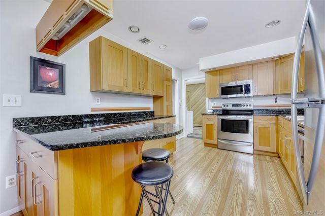 11 Fleetwood Avenue, Chestnut Ridge, NY 10977