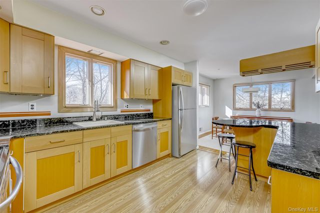 11 Fleetwood Avenue, Chestnut Ridge, NY 10977