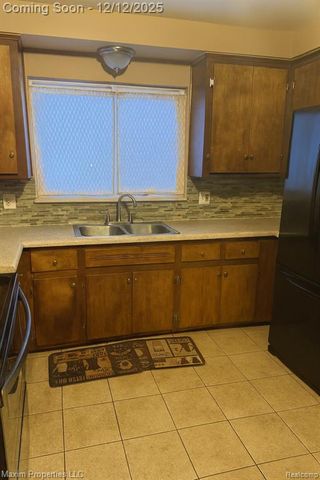 6240 W Outer Drive, Detroit, MI 48235