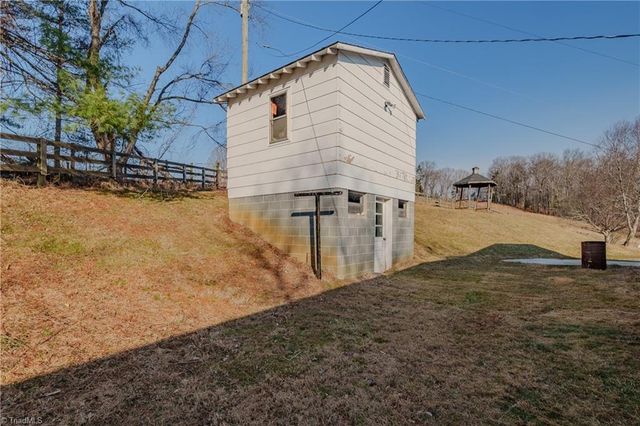 109 Floyd Mountain Lane, Galax, VA 24333