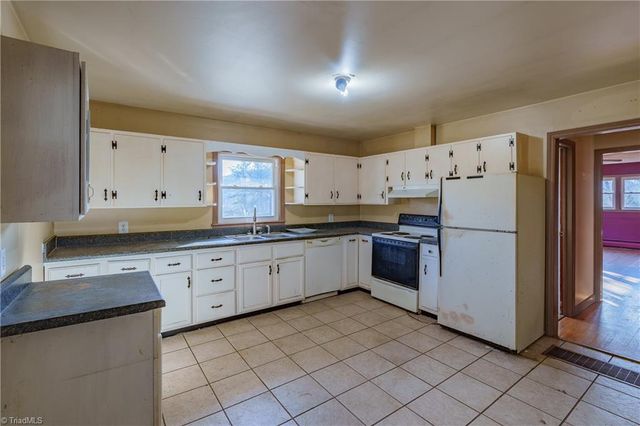 109 Floyd Mountain Lane, Galax, VA 24333