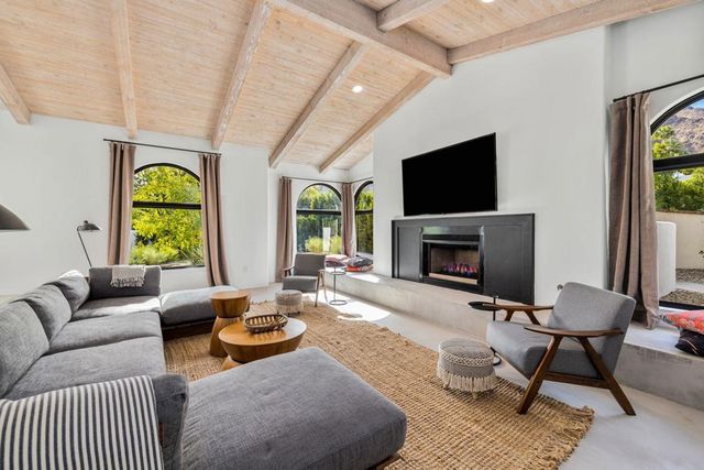 594 W Stevens Road, Palm Springs, CA 92262