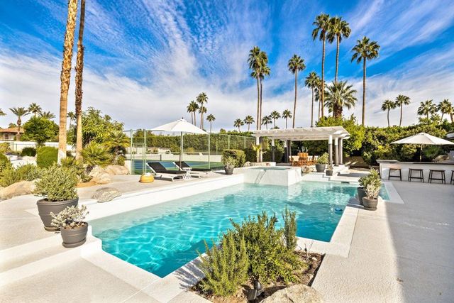 594 W Stevens Road, Palm Springs, CA 92262