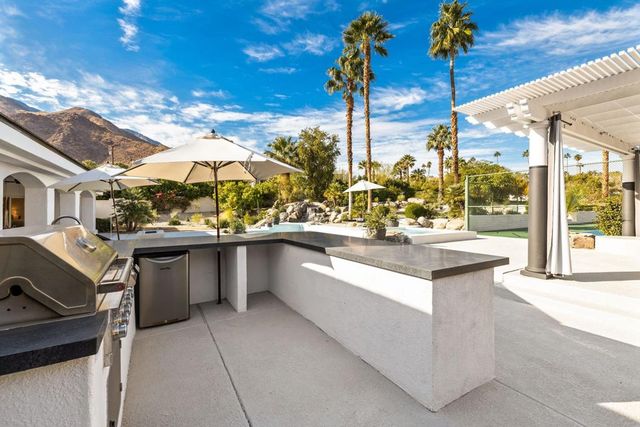 594 W Stevens Road, Palm Springs, CA 92262