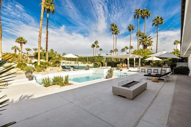 594 W Stevens Road, Palm Springs, CA 92262