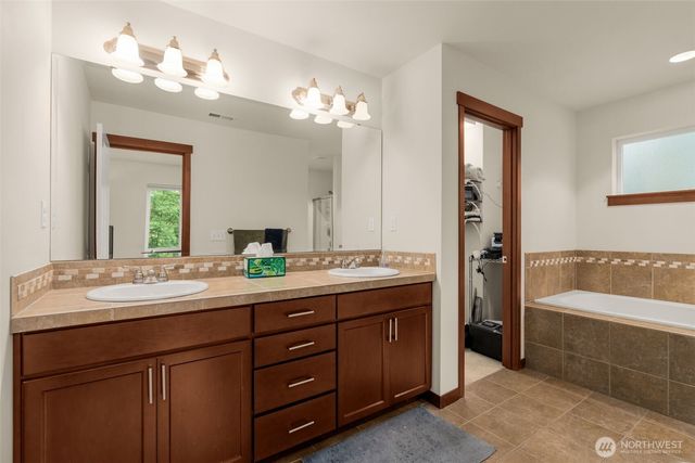 19036 18th Avenue NE, Shoreline, WA 98155