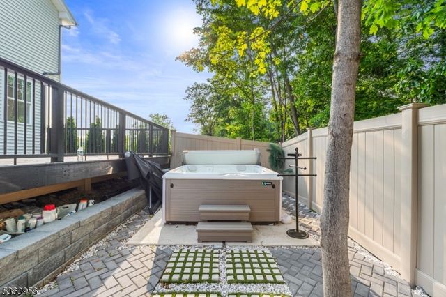 13 Williams Trl, Hopatcong Boro, NJ 07843