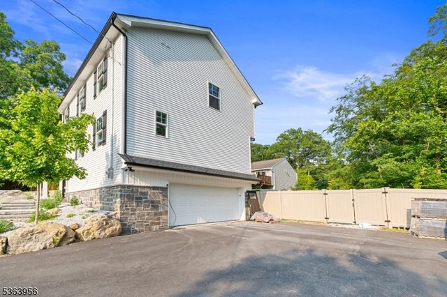 13 Williams Trl, Hopatcong Boro, NJ 07843