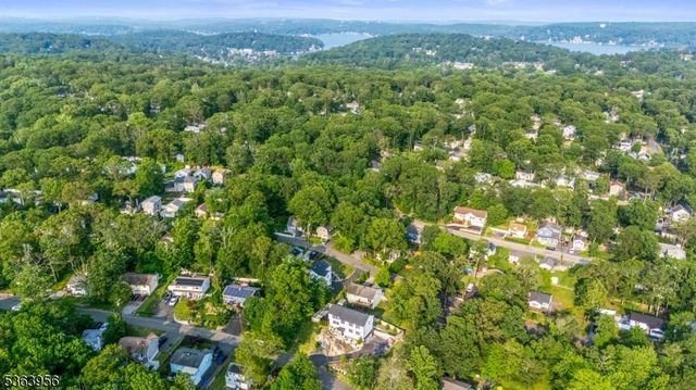 13 Williams Trl, Hopatcong Boro, NJ 07843