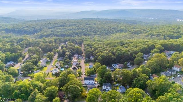 13 Williams Trl, Hopatcong Boro, NJ 07843