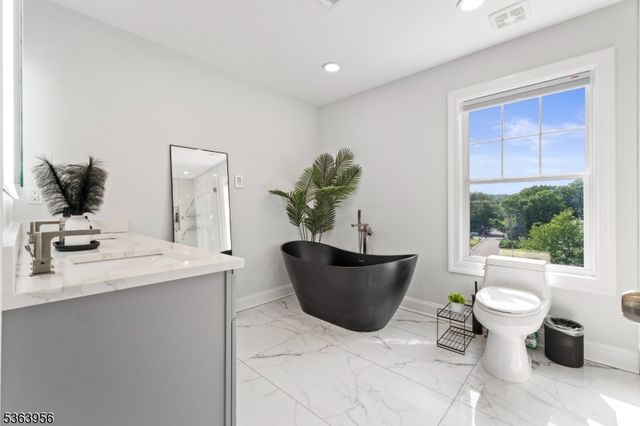 13 Williams Trl, Hopatcong Boro, NJ 07843