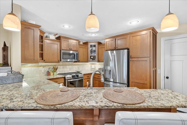 1922 N Pavilion Place, Strafford, MO 65757