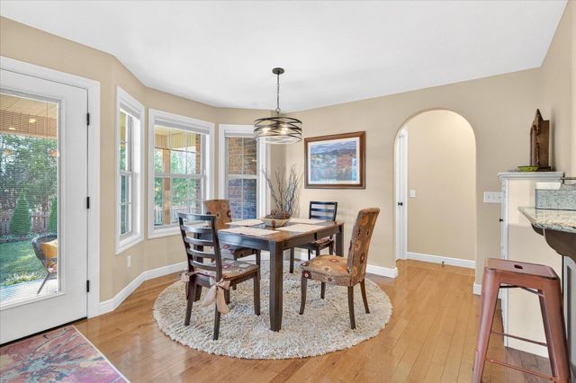 1922 N Pavilion Place, Strafford, MO 65757