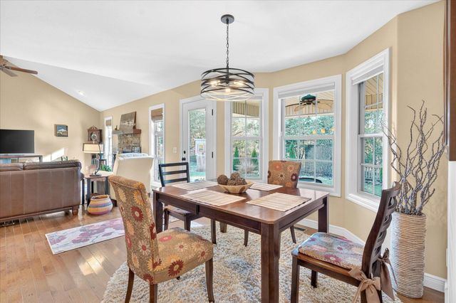 1922 N Pavilion Place, Strafford, MO 65757