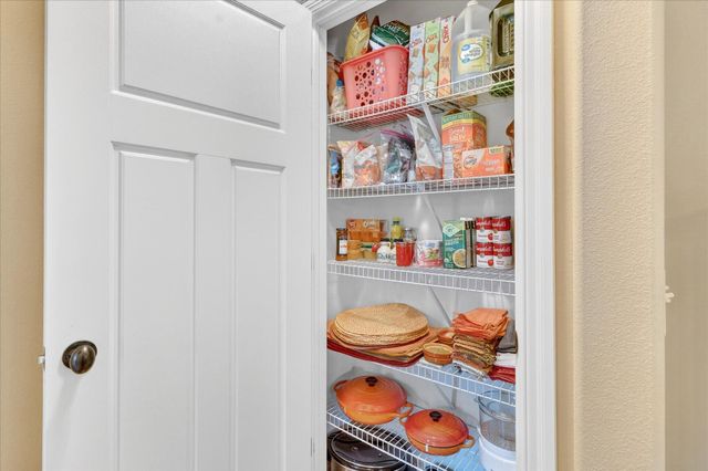 1922 N Pavilion Place, Strafford, MO 65757