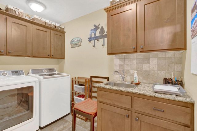 1922 N Pavilion Place, Strafford, MO 65757