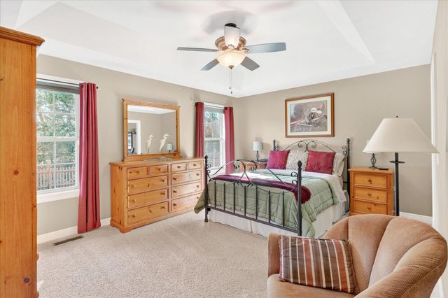 1922 N Pavilion Place, Strafford, MO 65757