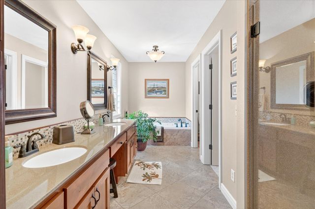 1922 N Pavilion Place, Strafford, MO 65757