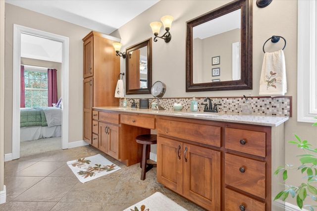 1922 N Pavilion Place, Strafford, MO 65757