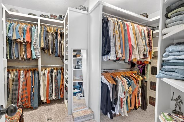 1922 N Pavilion Place, Strafford, MO 65757