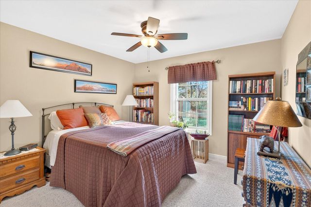 1922 N Pavilion Place, Strafford, MO 65757