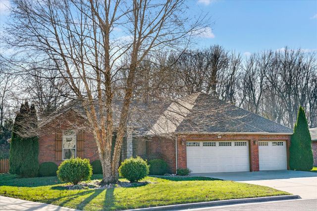 1922 N Pavilion Place, Strafford, MO 65757