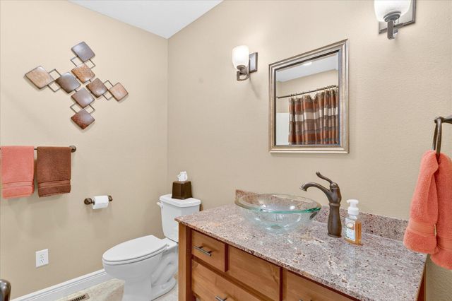 1922 N Pavilion Place, Strafford, MO 65757