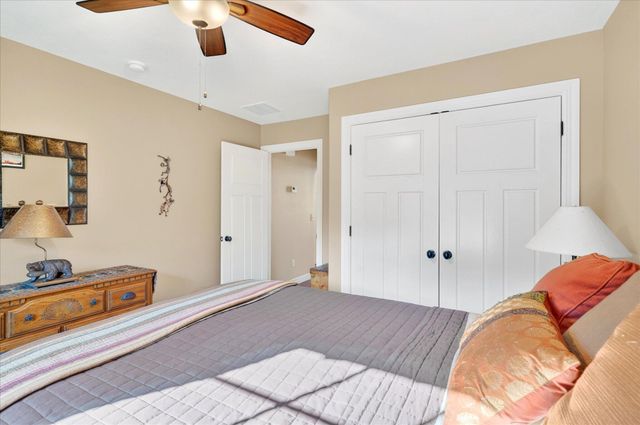 1922 N Pavilion Place, Strafford, MO 65757