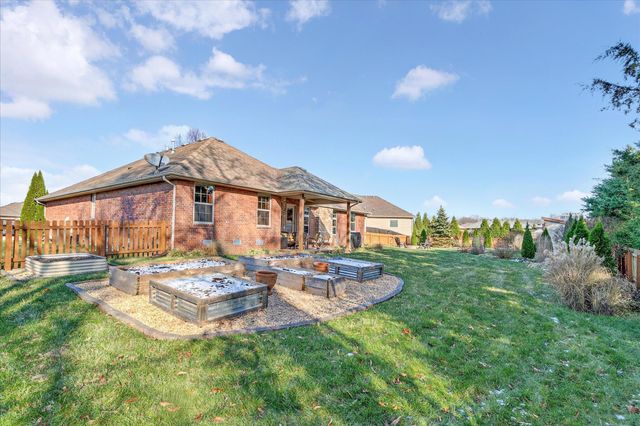 1922 N Pavilion Place, Strafford, MO 65757