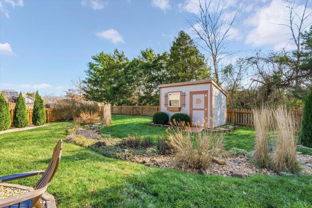 1922 N Pavilion Place, Strafford, MO 65757