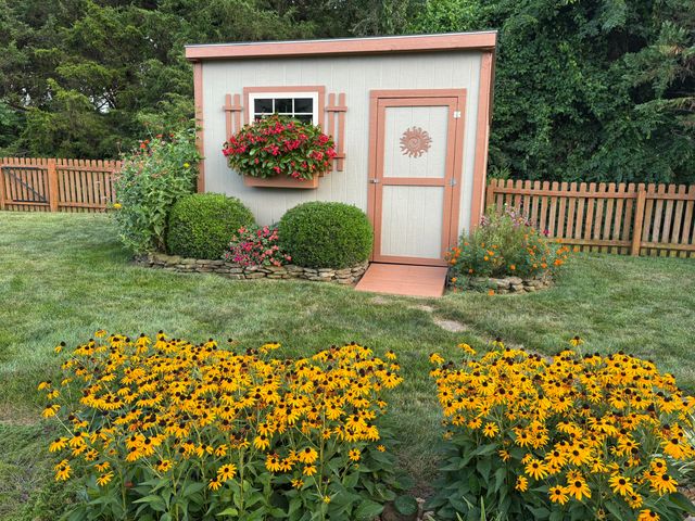 1922 N Pavilion Place, Strafford, MO 65757