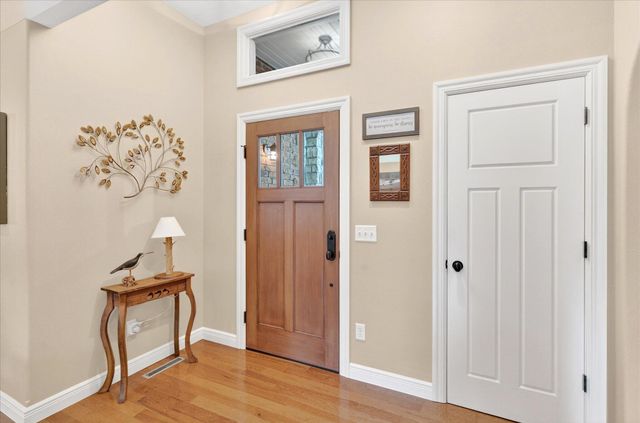 1922 N Pavilion Place, Strafford, MO 65757