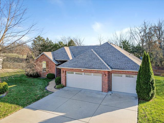 1922 N Pavilion Place, Strafford, MO 65757